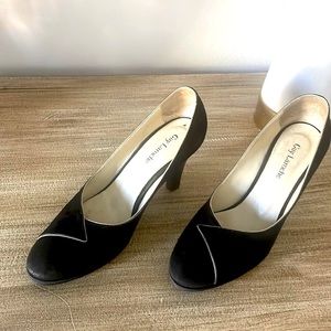 Guy Laroche black and gold suede heels size 22.5/35/5.